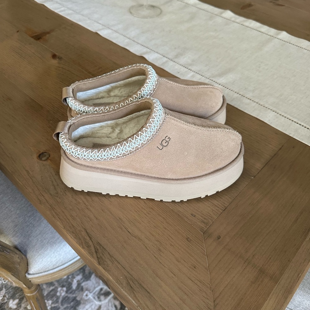 Ugg Tazz Size 6